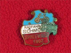 Erhaltenes Vereinsabzeichen mit der Jahreszahl 1902