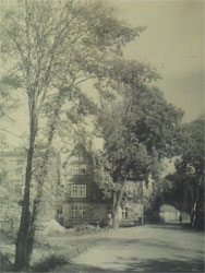 Romantischer Dorfeingang